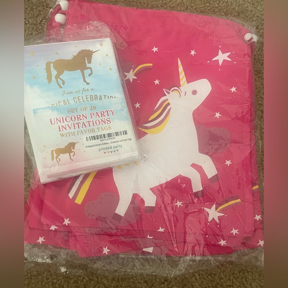 Set of 20 invitations with favor tags and party favor or candy bags